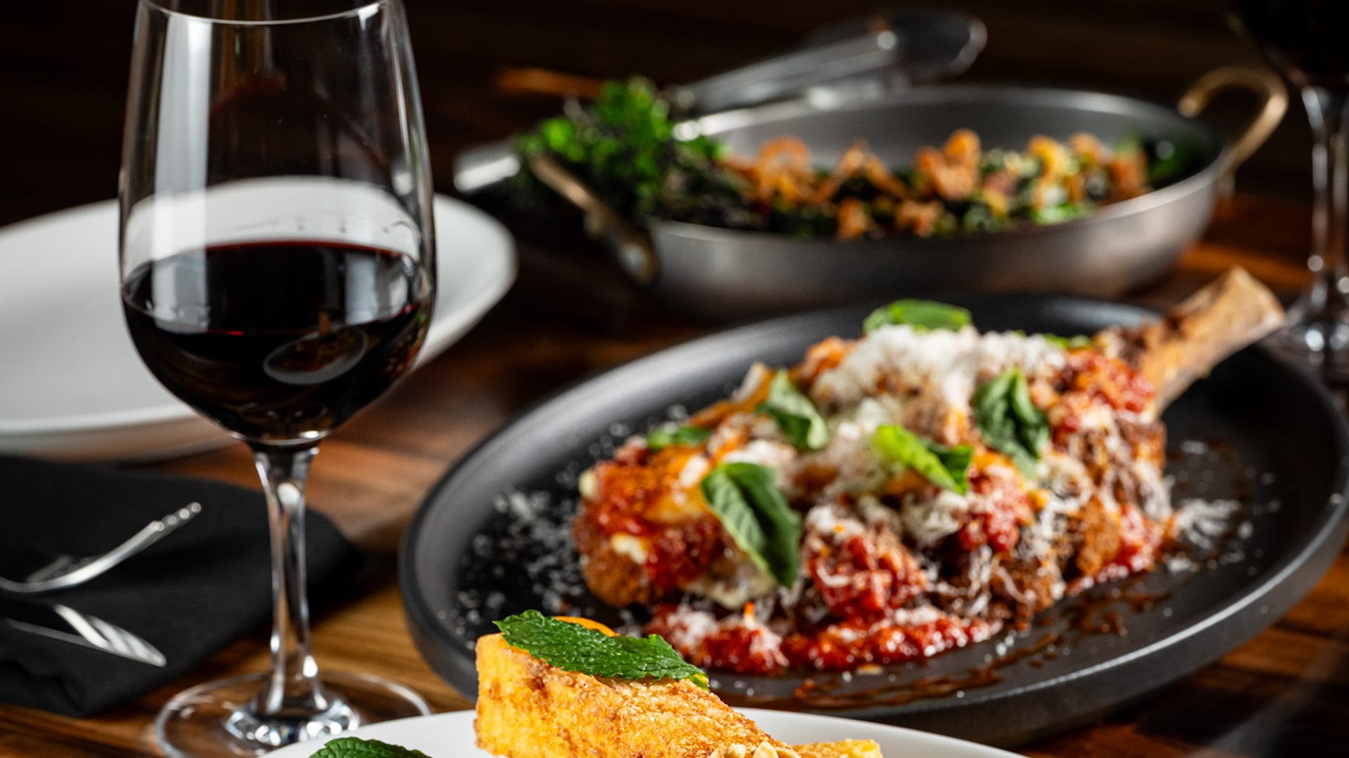Wine and Italian dishes on a candlelit Notte Ristorante table