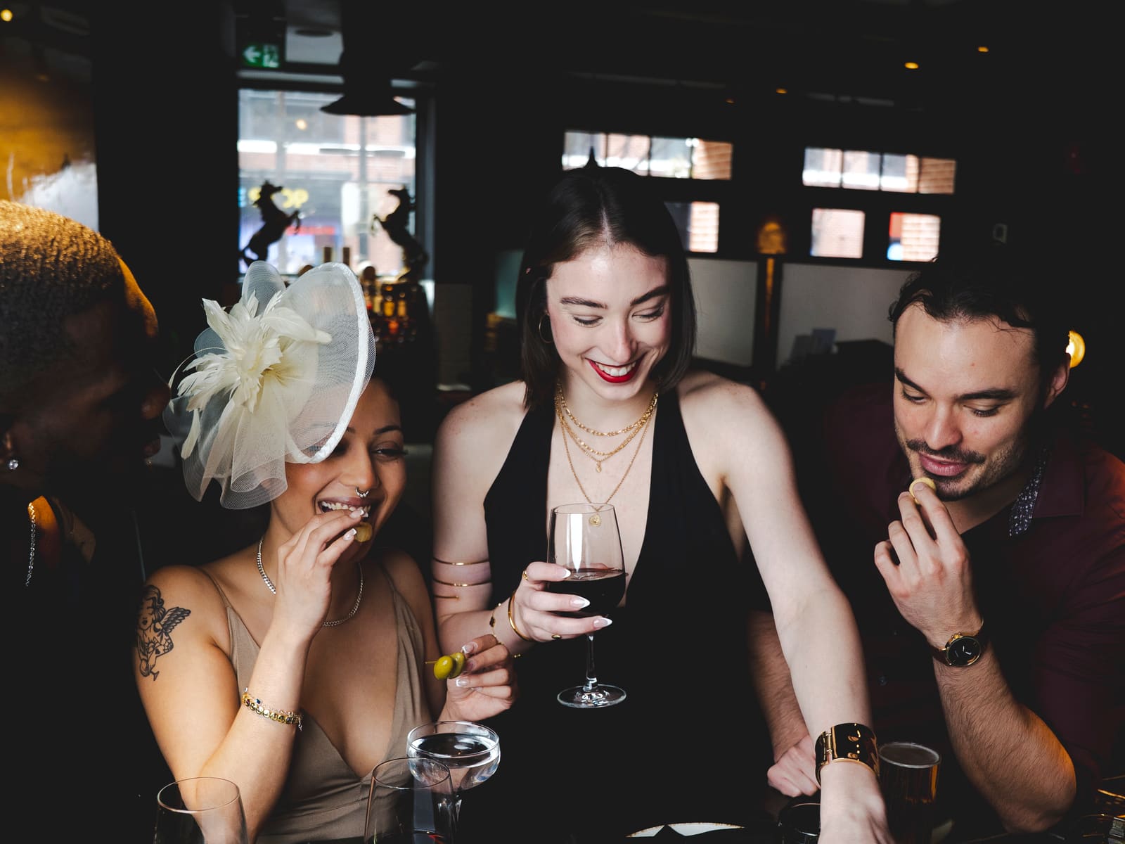 Guests enjoying wine and a lively table at Notte